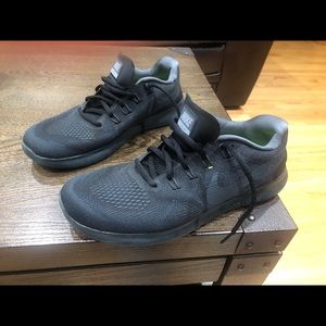 Nike free run women’s shoes like new!